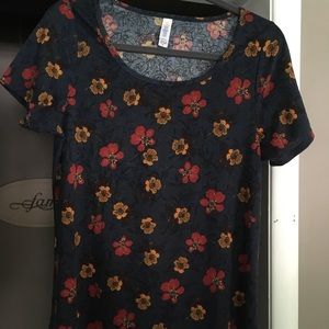 NWOT LuLaRoe Classic Tee Medium